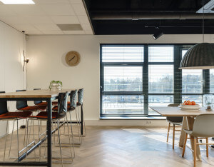 jan-weesp-keuken-lunchruimte-bartafel-Cassonade.jpg